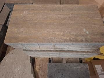 10 nieuwe tegels 30x60x4 cm beschikbaar voor biedingen
