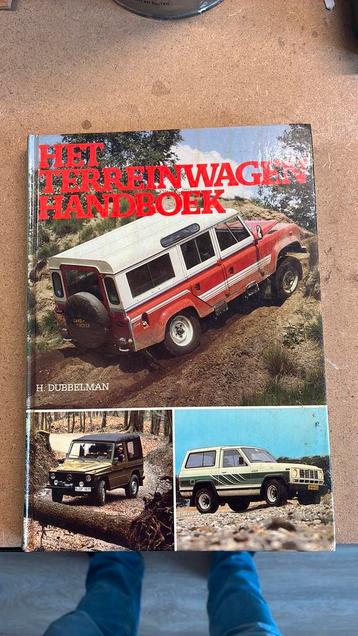 Terreinwagen handboek beschikbaar voor biedingen