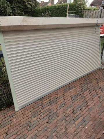 10 elektrische rolluiken en 2 handmatig  beschikbaar voor biedingen