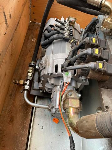 Hydrauliekpomp met electromotor en oliereservoir beschikbaar voor biedingen