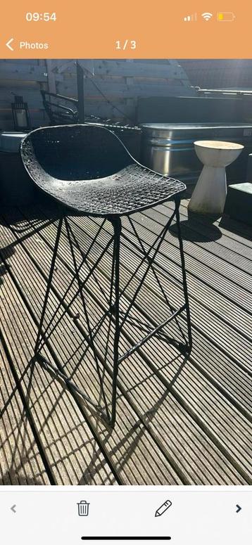 Carbon barstool moooi beschikbaar voor biedingen