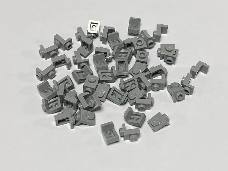 Partij 50x nieuwe licht grijze lego hoek plaat 1x1 - 1x1, Kinderen en Baby's, Speelgoed | Duplo en Lego, Nieuw, Lego, Losse stenen