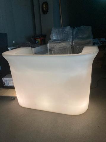 Slide kunststof bar/ balie met verlichting beschikbaar voor biedingen