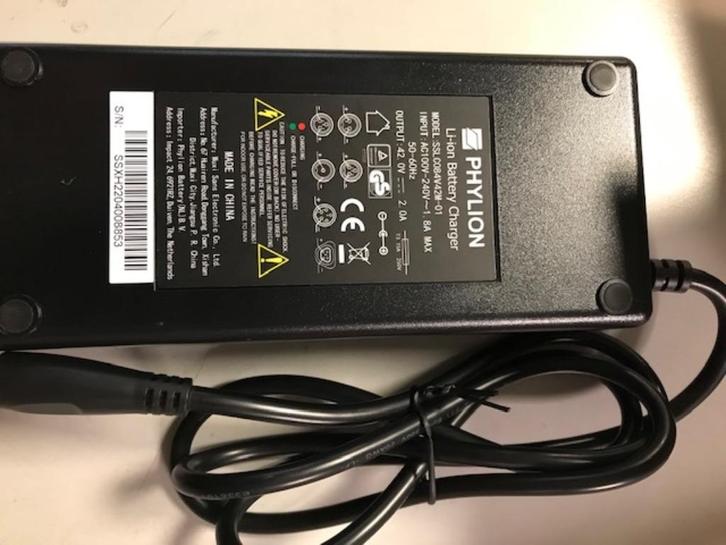 Oplader Phylion SSLC084V42M-01 en 5 pins voor Stell,Batavus,, Fietsen en Brommers, Fietsaccessoires | Fietsverlichting, Achterlicht