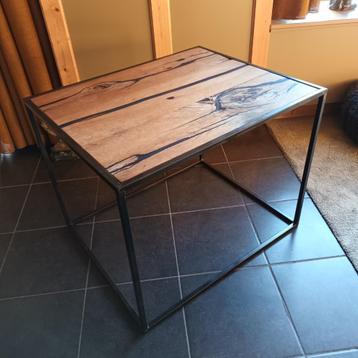 Salontafel boomstam hout staal en epoxy  54 x 68 x 54 cm beschikbaar voor biedingen