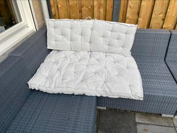 Licht grijze palletkussens, zo goed als nieuw! beschikbaar voor biedingen