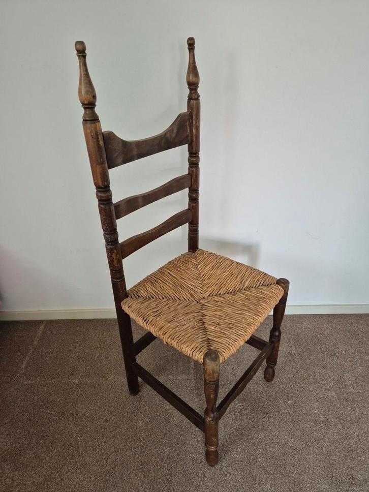 Antiek 'klooster' stoeltje, Huis en Inrichting, Stoelen, Gebruikt, Eén, Hout, Riet of Rotan, Bruin, Ophalen