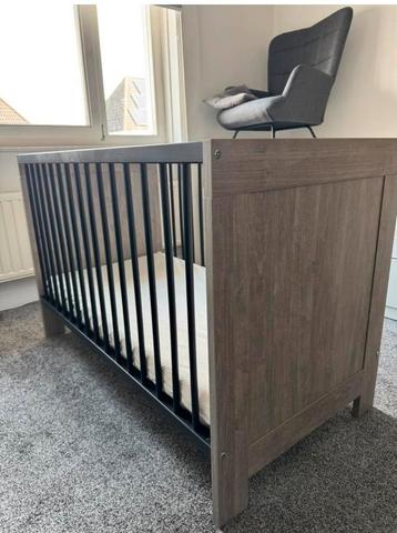 Ledikant perfecte staat. Incl matras en 3 Jollein hoeslakens beschikbaar voor biedingen