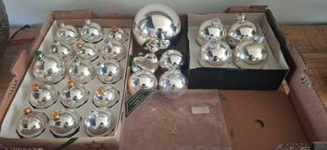 24 oude kerstballen van glas beschikbaar voor biedingen