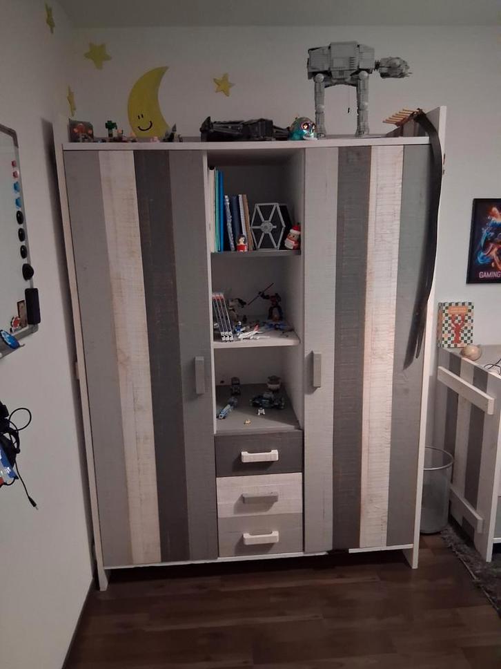 Complete kinderkamer - bed, bureau, nachtkastje en kast, Kinderen en Baby's, Kinderkamer | Stapelbedden en Hoogslapers, Gebruikt