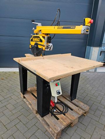 Afkortzaag Dewalt DW729  beschikbaar voor biedingen