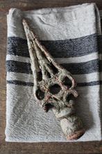 Oude brocante sleets geleefde hek pin *Pronck & Praal*, Antiek en Kunst, Ophalen of Verzenden