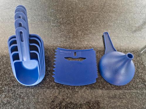 Tupperware 3x: deegschraper, trechter & 5 maatscheppen, Huis en Inrichting, Keuken | Tupperware, Gebruikt, Overige typen, Blauw