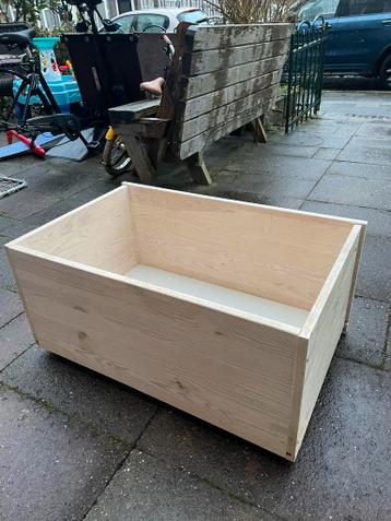 Gratis Houten bak / kist op wieltjes - afbeelding 3