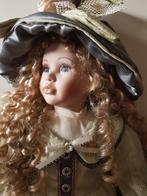 Grote porseleinen pop met echtheidscertificaat, Verzamelen, Poppen, Ophalen of Verzenden, Zo goed als nieuw, Pop