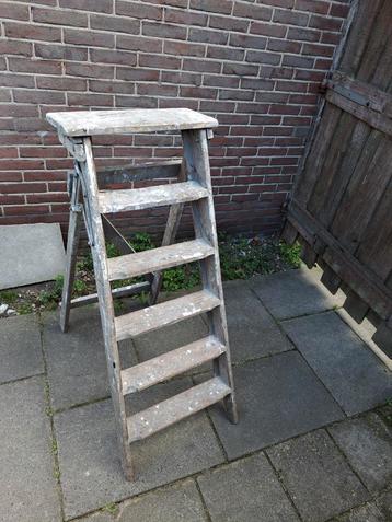 Houten Trap - Gebruikt beschikbaar voor biedingen