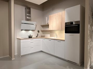 Nette Showroom Hoekkeuken In Scandinavisch Design! beschikbaar voor biedingen
