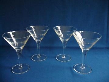 4 cocktailglazen martiniglazen jaren 70 niet gebruikt beschikbaar voor biedingen