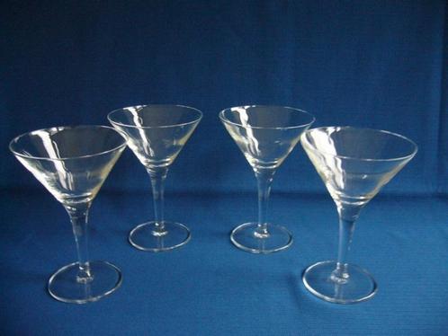 4 cocktailglazen martiniglazen jaren 70 niet gebruikt, Verzamelen, Glas en Borrelglaasjes, Zo goed als nieuw, Ophalen of Verzenden