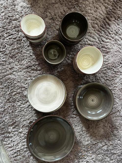 Mooi compleet servies in bruin tinten, Huis en Inrichting, Keuken | Servies, Zo goed als nieuw, Bord(en), Overige stijlen, Ophalen