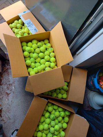 Ongeveer 400 gebruikte ballen beschikbaar voor biedingen