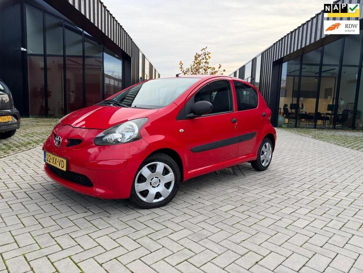 Toyota Aygo 1.0-12V 5drd Weinig KMs NL Auto NAP, Auto's, Toyota, Bedrijf, Te koop, Aygo, ABS, Airbags, Radio, Startonderbreker