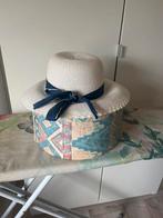 Dameshoed met Blauw Lint - binnenmaat 18 cm, Ophalen of Verzenden, Zo goed als nieuw, One size fits all, Hoed