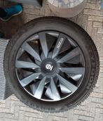 4 winterbanden op velg (185/60 R 15 T XL) gratis wieldoppen, Auto diversen, Wieldoppen, Ophalen, Zo goed als nieuw