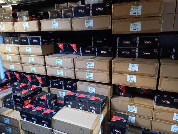 2694x Voerkorven (Feeders) 81 Displaydozen...HANDELSPARTIJ, Watersport en Boten, Hengelsport | Witvissen, Nieuw, Overige typen