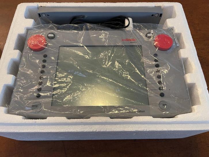 ** MÄRKLIN CENTR. STAT. 60212 ** NIEUW ** met OVP en BOEK **, Hobby en Vrije tijd, Modeltreinen | H0, Nieuw, Transformator of Voeding