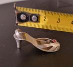 Verzilverd miniatuur damesschoentje met robijntje (?), Antiek en Kunst, Ophalen of Verzenden