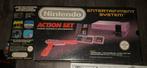 Nintendo NES CIB incl. Doos 2 Games 4 controllers 2 zappers, 1 speler, Ophalen, Zo goed als nieuw, Vanaf 3 jaar