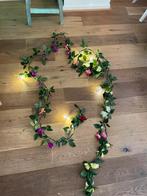 Twee lange lichtslingers met kunstbloemen, Minder dan 50 watt, Overige typen, Ophalen of Verzenden, Netvoeding