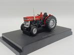 Universal Hobbies Massey Ferguson 135, Ophalen of Verzenden, Zo goed als nieuw, Tractor of Landbouw, Universal Hobbies