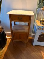 Oud nachtkastje met marmeren blad, Ophalen, Gebruikt, Hout, Minder dan 45 cm