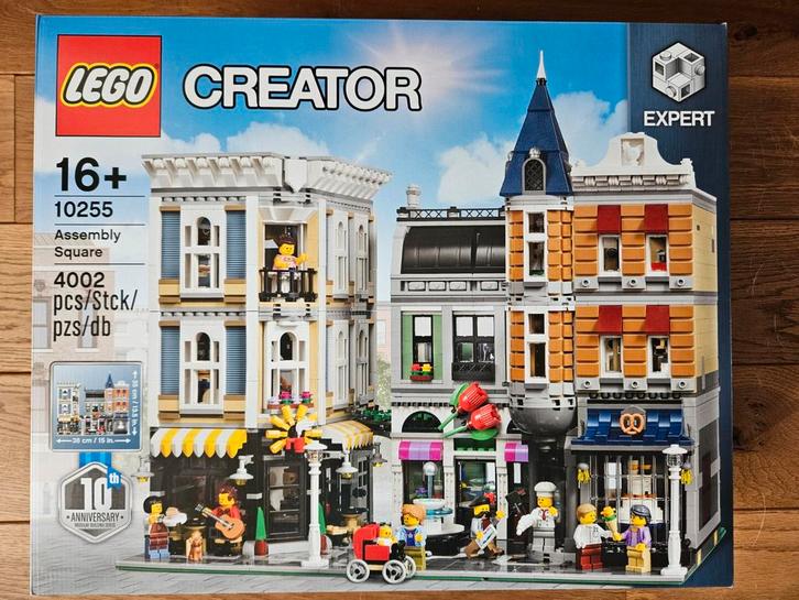 LEGO Creator Expert 10255 Gebouwenset, Kinderen en Baby's, Speelgoed | Duplo en Lego, Nieuw, Lego, Complete set, Ophalen of Verzenden