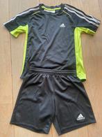 Adidas setje maat 128, Kleding | Heren, Sportkleding, Ophalen, Zo goed als nieuw, Overige maten, Voetbal