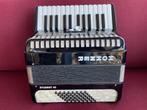 Z.g.a.n. kleine Hohner Student accordeon . 48 bas ., Muziek en Instrumenten, Accordeons, 48-bas, Zo goed als nieuw, Hohner, Met riemen