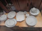Mooi sierlijk servies wit met bruin kleurig takje, Antiek en Kunst, Ophalen of Verzenden