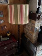 Houten vloerlamp met retro lampenkap, Huis en Inrichting, Lampen | Vloerlampen, Ophalen, Zo goed als nieuw