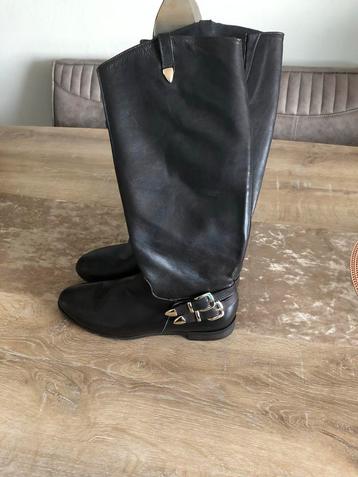 Stijlvolle laarzen van echt leer merk P.u.i.r.e beschikbaar voor biedingen