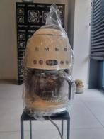 Brand new SMEG Drip Coffee Machine – Cream (Model: DCF02CREU, Witgoed en Apparatuur, Koffiezetapparaten, Ophalen, Nieuw, Koffiemachine