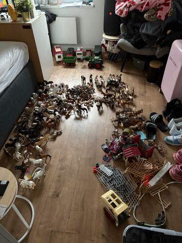 Grote Schleich Paarden Collectie + Accessoires beschikbaar voor biedingen