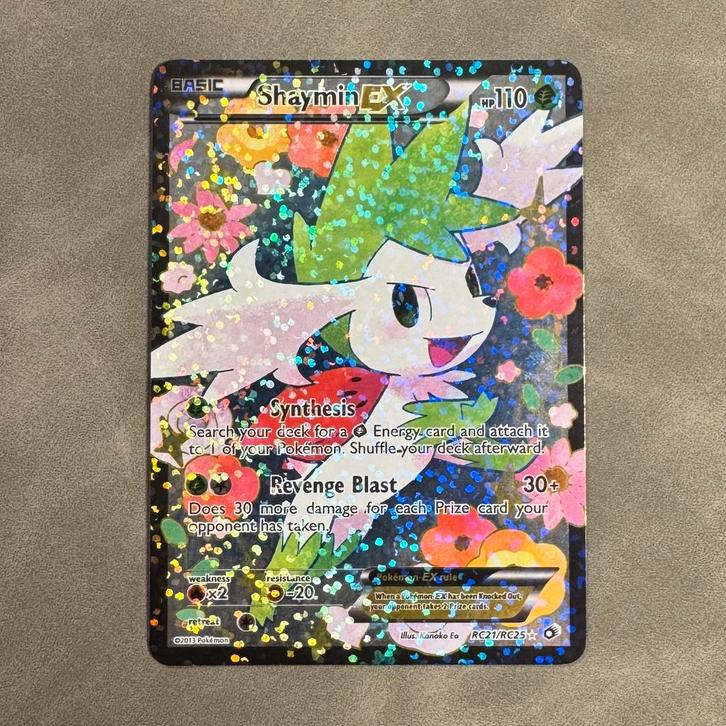 Pokémon Shaymin RC21/RC25 Radiant Collection, Hobby en Vrije tijd, Verzamelkaartspellen | Pokémon, Zo goed als nieuw, Ophalen of Verzenden