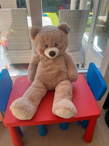 Grote knuffel beer 85 cm lang  beschikbaar voor biedingen