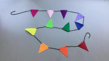 Handgemaakte leuke feestslinger van vilt. 3,25m. 11 hangers. beschikbaar voor biedingen