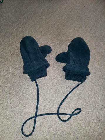 Blauwe fleece handschoenen/wanten met koord maat 3-4 jaar