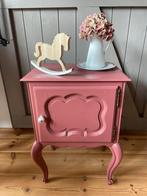 Oud roze nachtkastje, Ophalen, 55 tot 70 cm, Zo goed als nieuw, 45 tot 65 cm