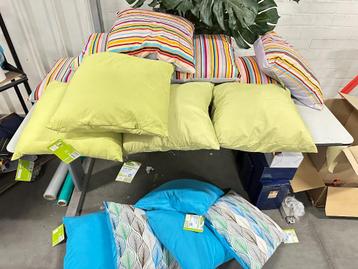  16 Sierkussens, geschikt voor gebruik buiten beschikbaar voor biedingen