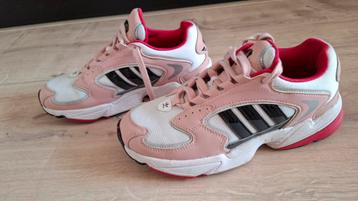 ADIDAS mt 40 roze wit  beschikbaar voor biedingen